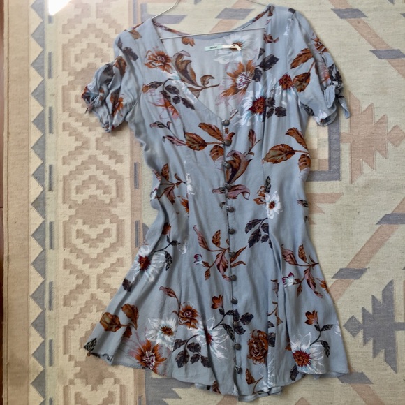 Urban Outfitters Dresses & Skirts - Lightweight floral button dress